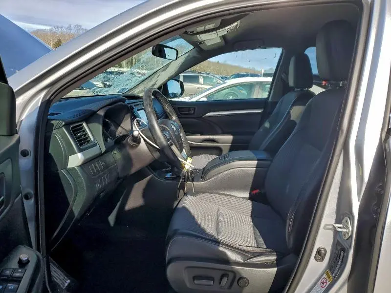 2015 TOYOTA HIGHLANDER LE  