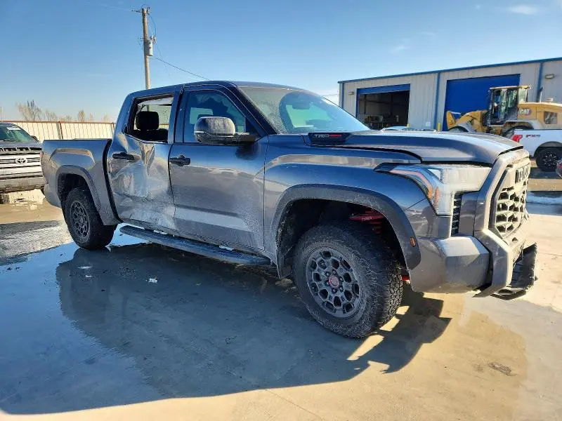 2025 TOYOTA TUNDRA CREWMAX LIMITED  