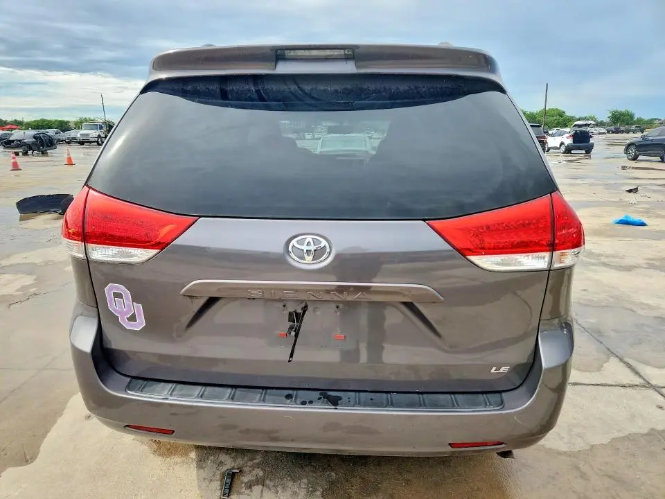2011 TOYOTA SIENNA LE  