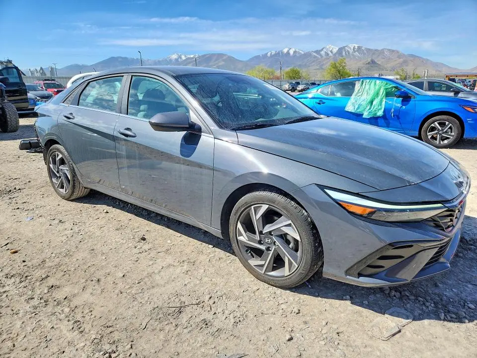 2024 HYUNDAI ELANTRA SEL  