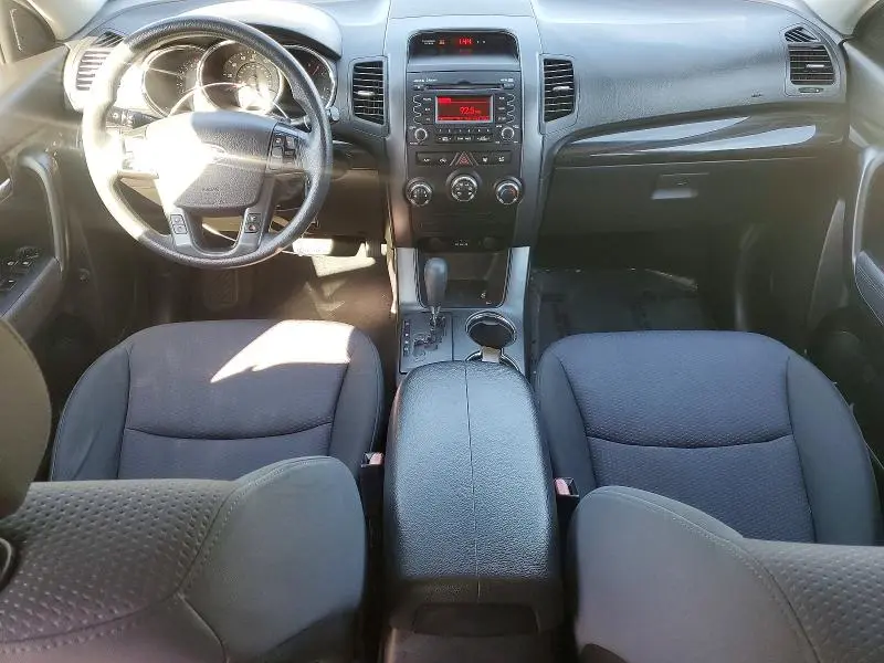 2011 KIA SORENTO BASE  