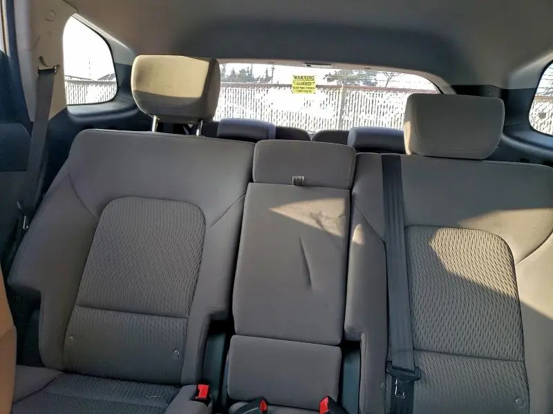 2018 HYUNDAI SANTA FE SE  