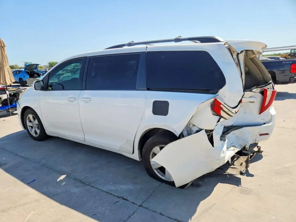 2015 TOYOTA SIENNA LE  