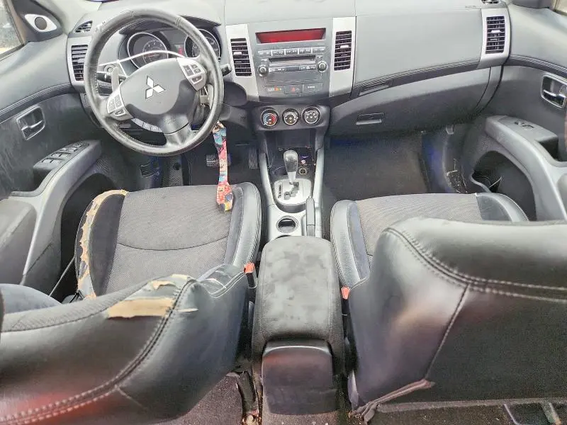 2012 MITSUBISHI OUTLANDER SE  