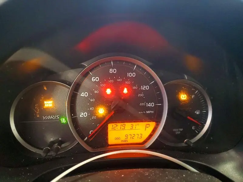 2013 TOYOTA YARIS 5-DOOR LE  