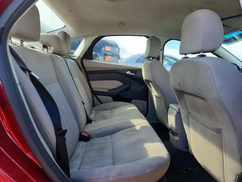 2015 FORD FOCUS SE  