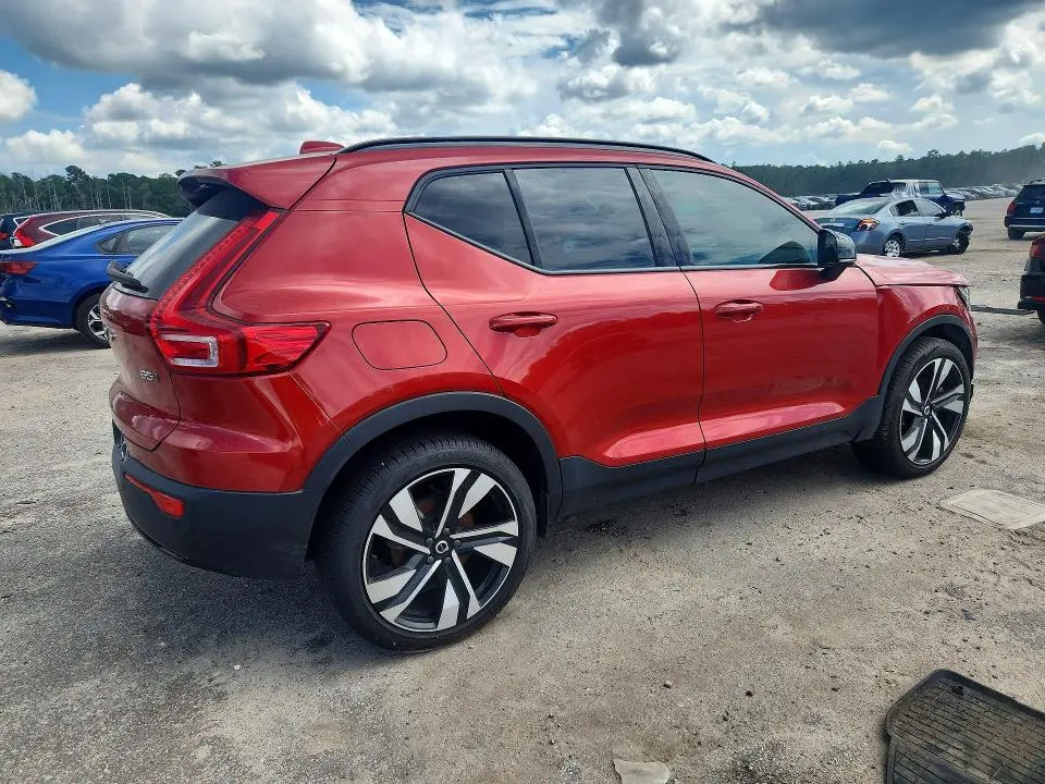 2023 VOLVO XC40 PLUS  