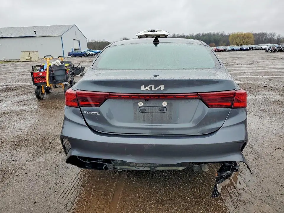 2024 KIA FORTE LXS  