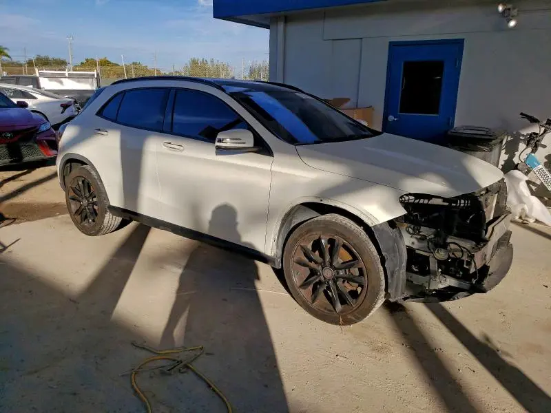 2017 MERCEDES-BENZ GLA 250  