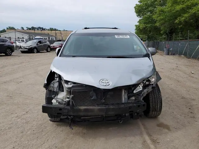 2015 TOYOTA SIENNA LE  