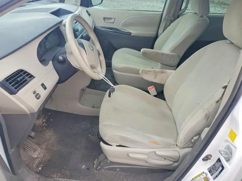 2011 TOYOTA SIENNA BASE  