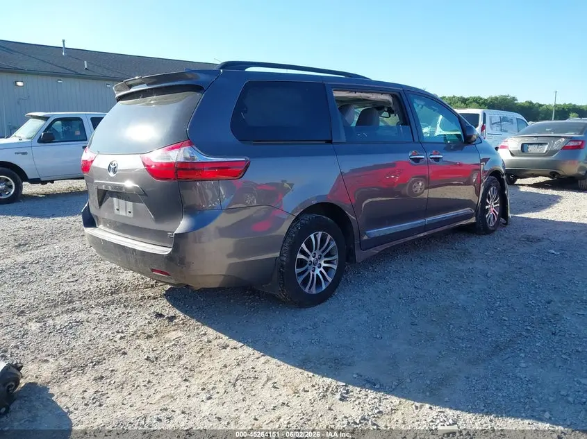 2019 TOYOTA SIENNA XLE 8 PASSENGER