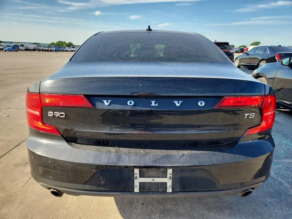 2017 VOLVO S90 T5 MOMENTUM  