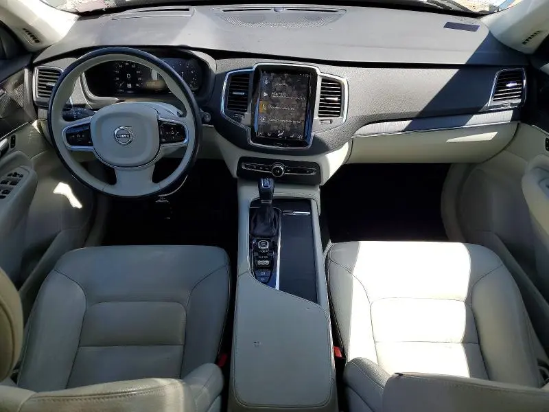 2020 VOLVO XC90 T6 MOMENTUM  