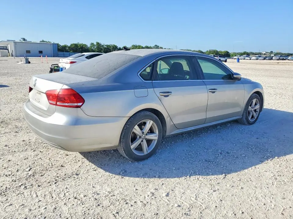 2012 VOLKSWAGEN PASSAT SE  