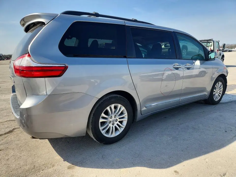 2016 TOYOTA SIENNA XLE 8-PASSENGER  