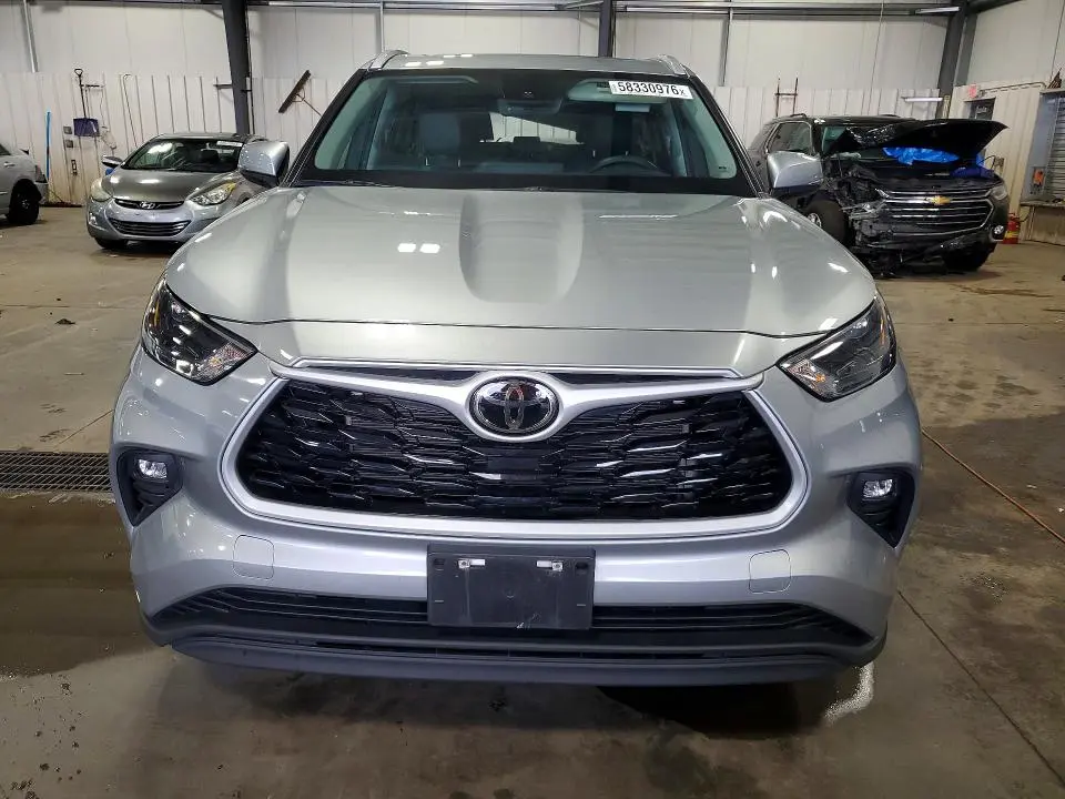 2024 TOYOTA HIGHLANDER XLE  