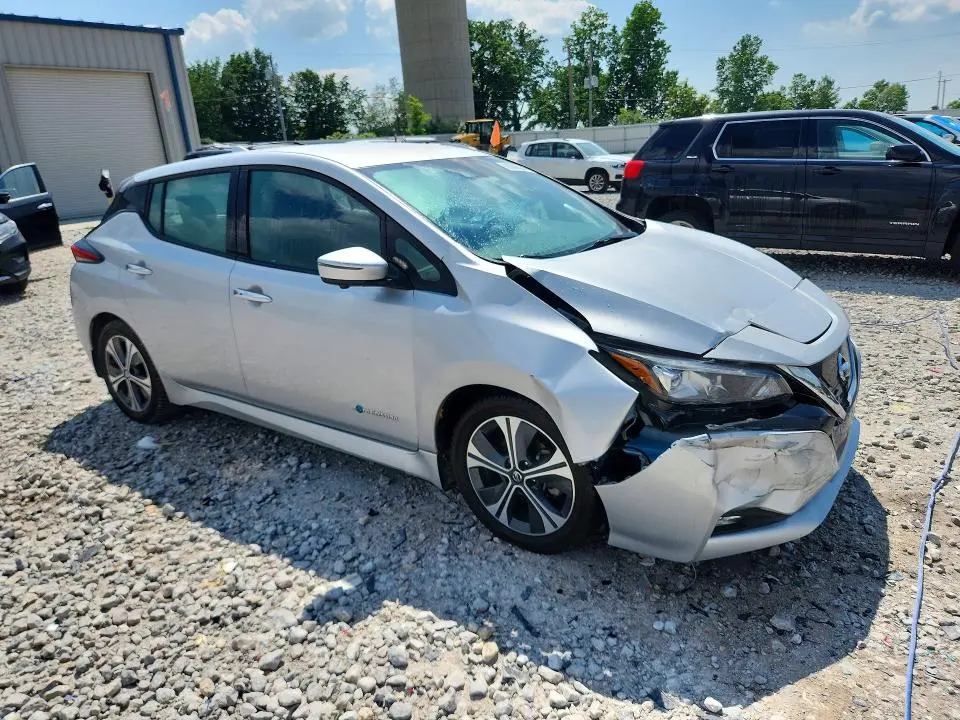 2019 NISSAN LEAF SL  