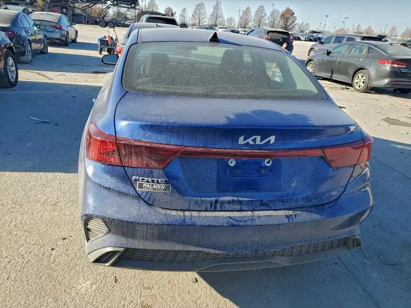 2023 KIA FORTE LX  