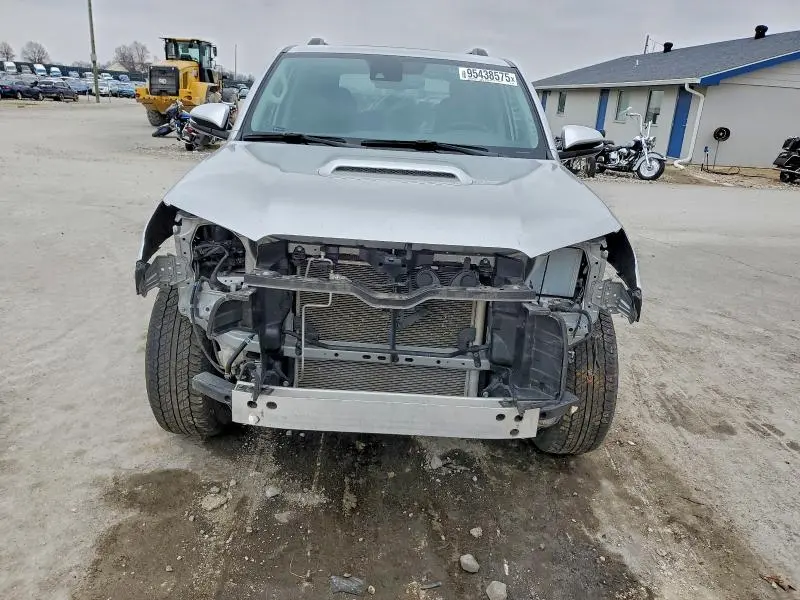 2023 TOYOTA 4RUNNER SE  