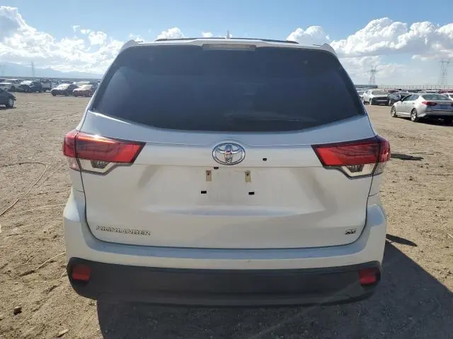 2017 TOYOTA HIGHLANDER SE  