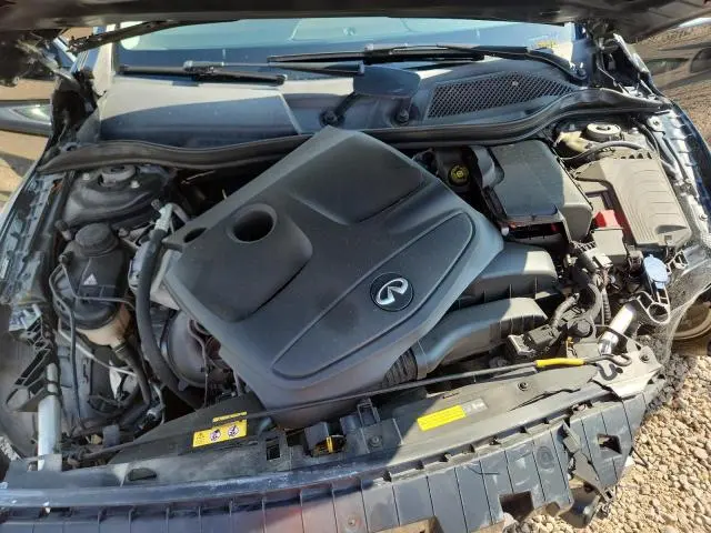 2018 INFINITI QX30 LUXURY  