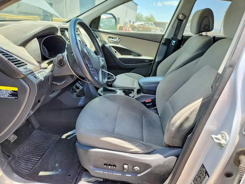2017 HYUNDAI SANTA FE SE  