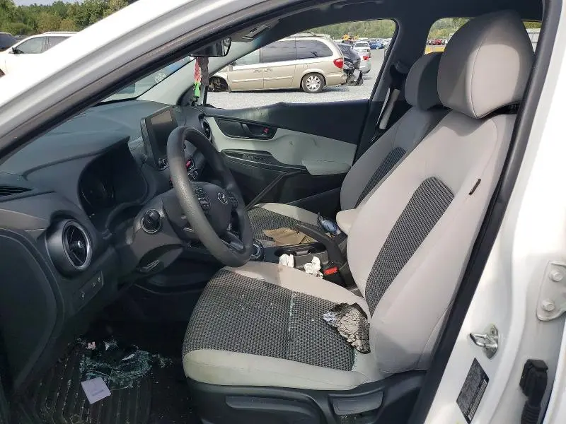 2022 HYUNDAI KONA SE  
