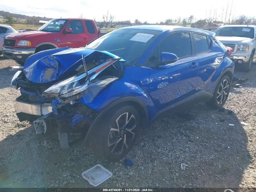 2020 TOYOTA C-HR XLE