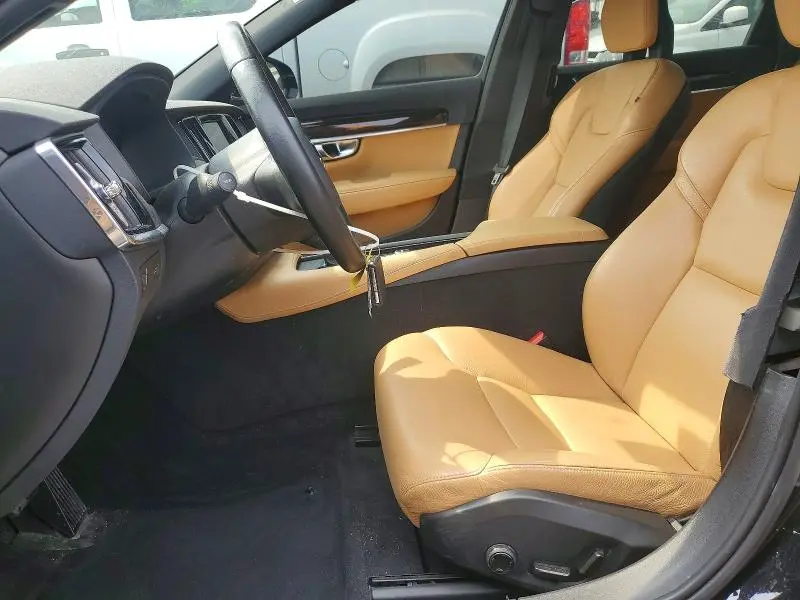 2017 VOLVO S90 T6 MOMENTUM  