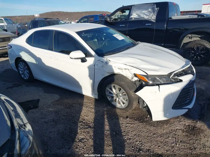 2018 TOYOTA CAMRY LE
