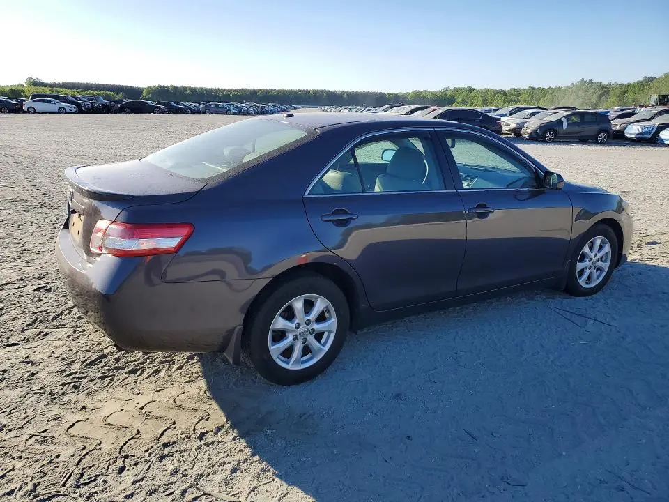 2011 TOYOTA CAMRY LE  