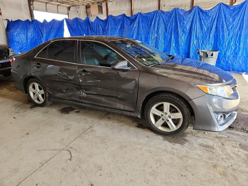2014 TOYOTA CAMRY SE  
