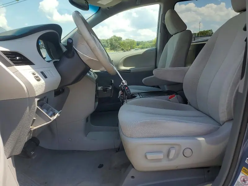 2014 TOYOTA SIENNA LE  