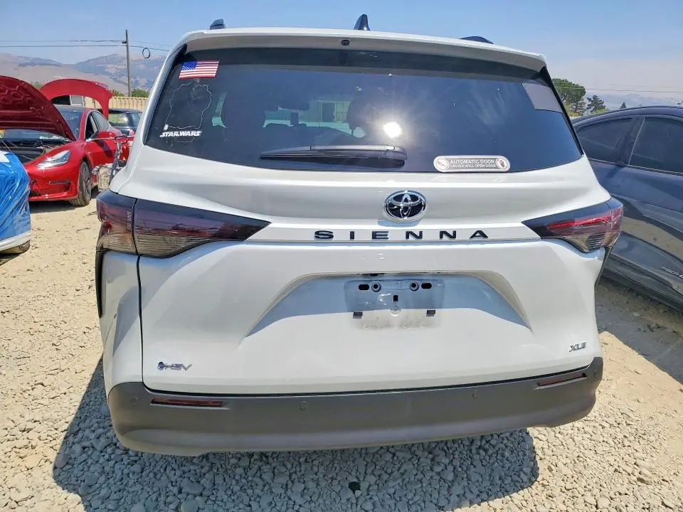 2026 TOYOTA SIENNA XLE 8-PASSENGER  