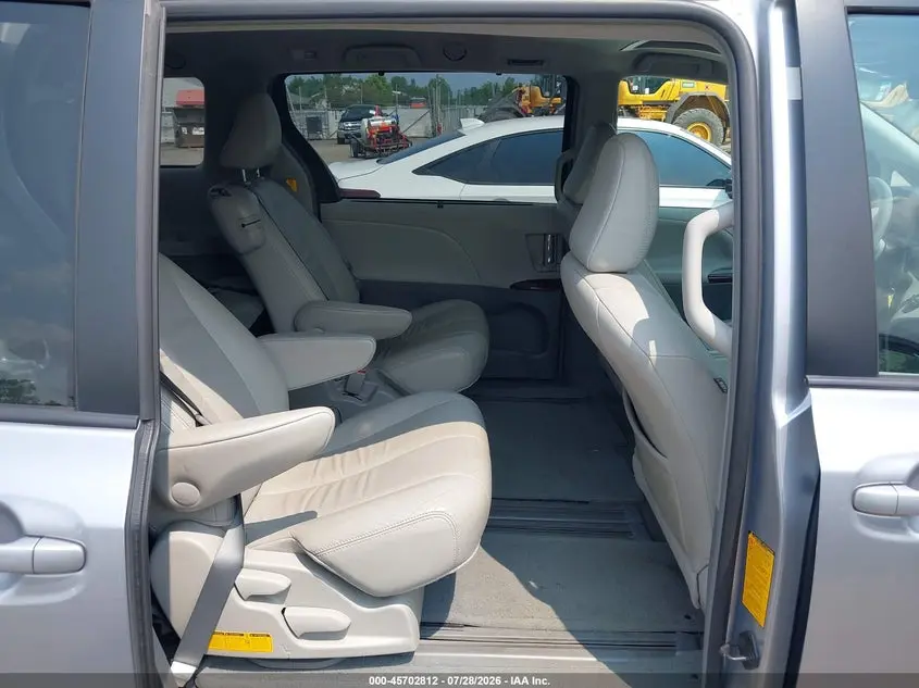 2012 TOYOTA SIENNA XLE V6 8 PASSENGER