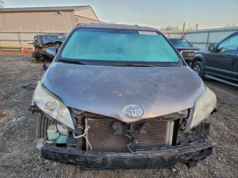 2015 TOYOTA SIENNA XLE  