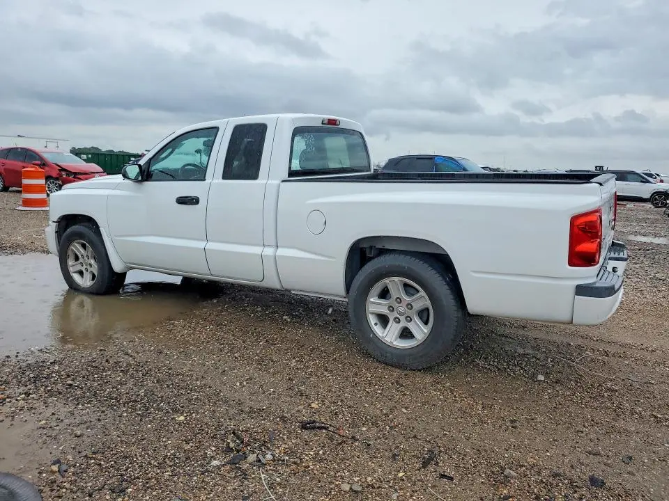 2011 DODGE DAKOTA SLT  