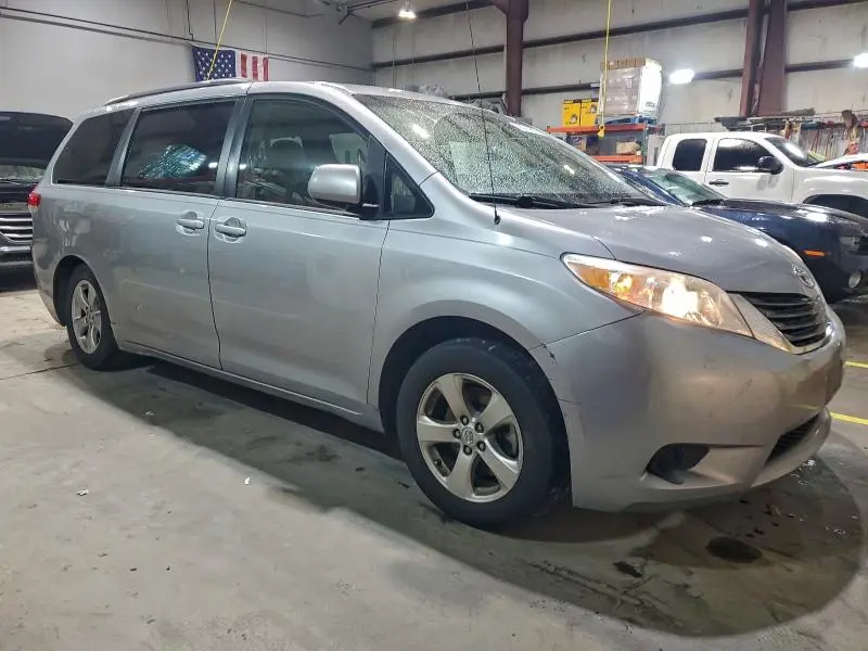2014 TOYOTA SIENNA LE  
