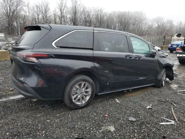 2024 TOYOTA SIENNA LE