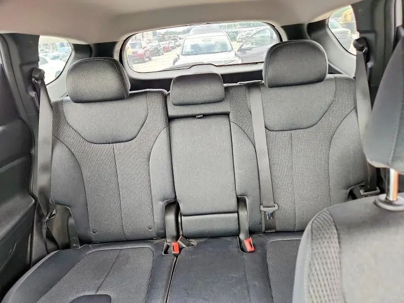 2019 HYUNDAI SANTA FE SE  