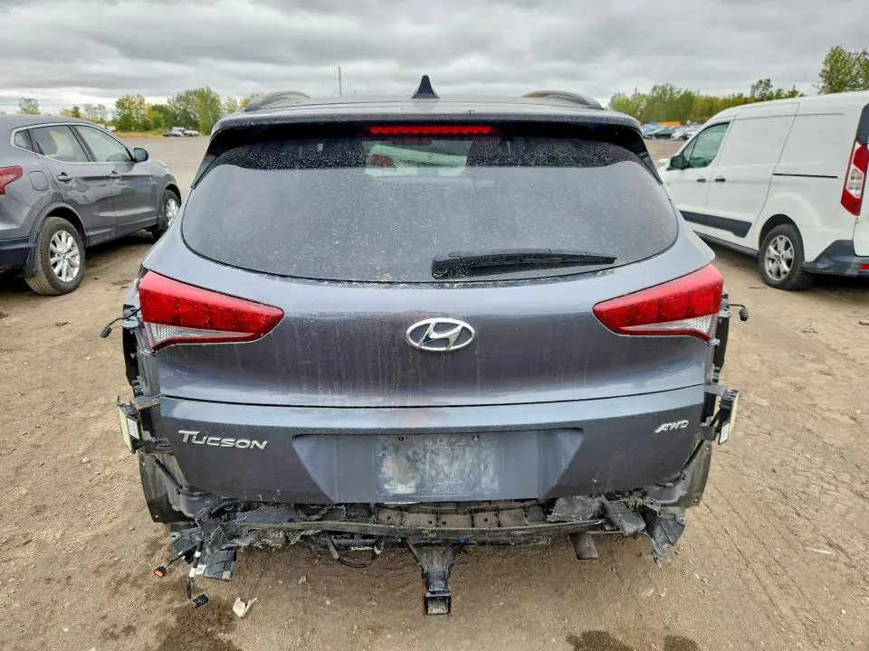 2018 HYUNDAI TUCSON SE  
