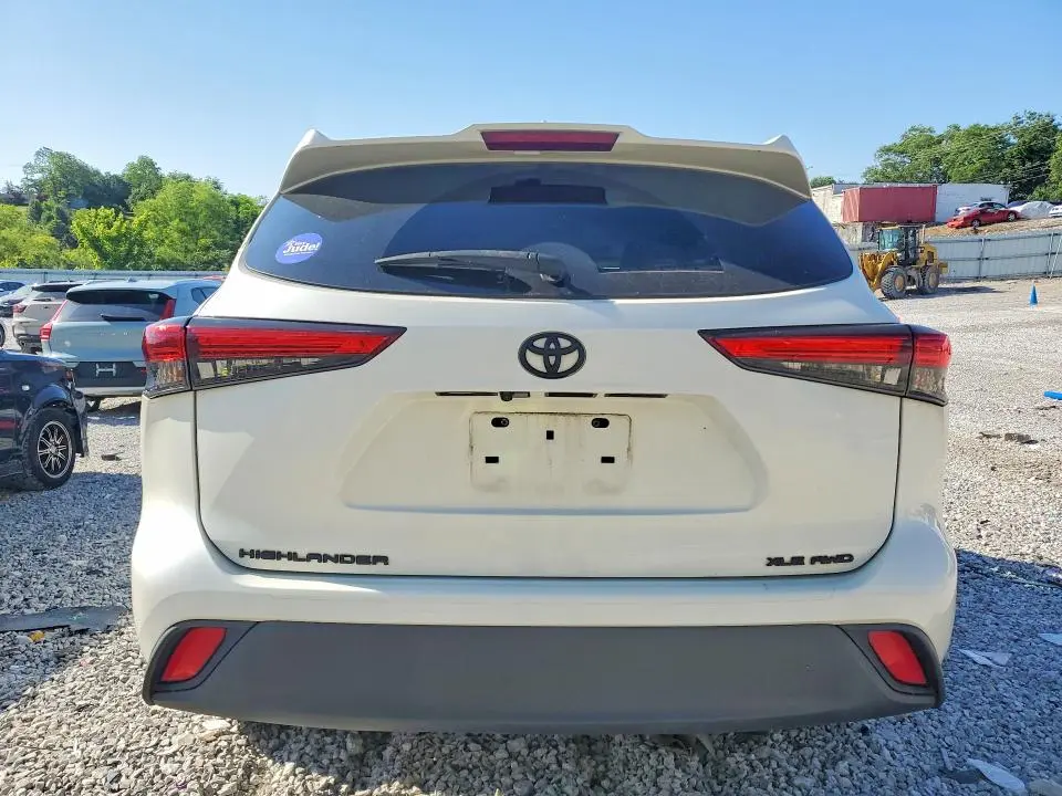 2021 TOYOTA HIGHLANDER XLE  