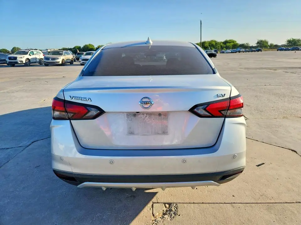 2021 NISSAN VERSA SV  