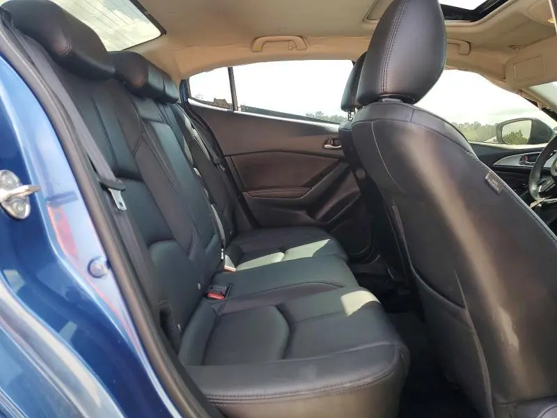 2018 MAZDA 3 TOURING  