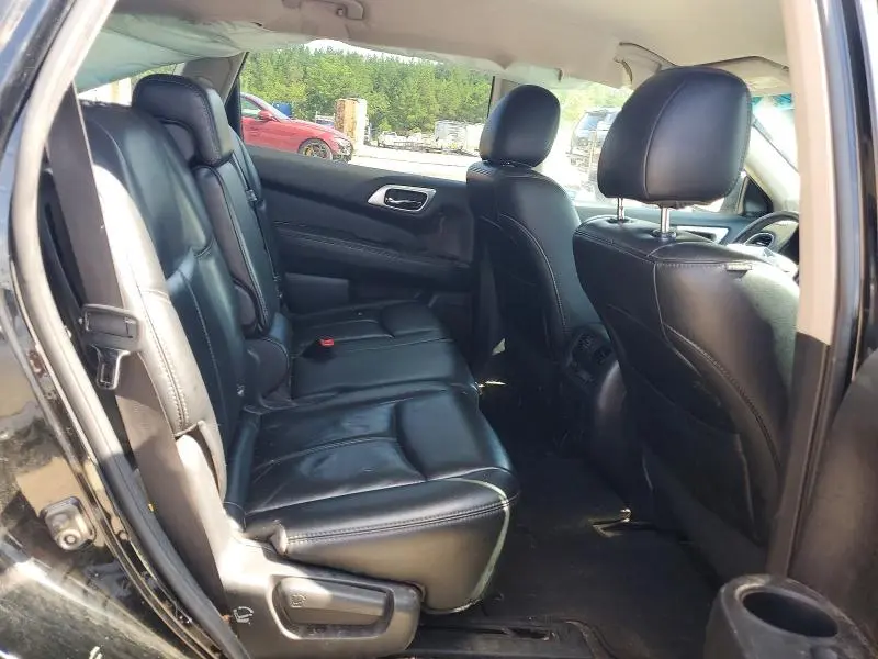 2016 NISSAN PATHFINDER SL  