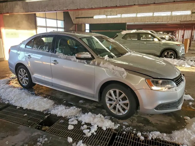 2013 VOLKSWAGEN JETTA SE  