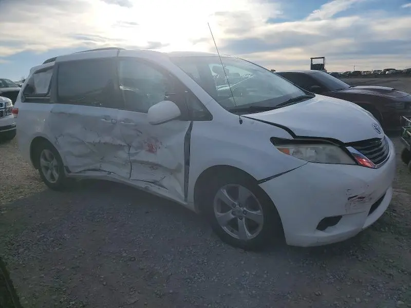 2012 TOYOTA SIENNA LE  