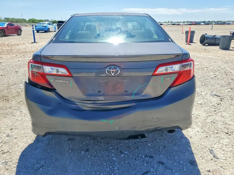 2014 TOYOTA CAMRY SE  