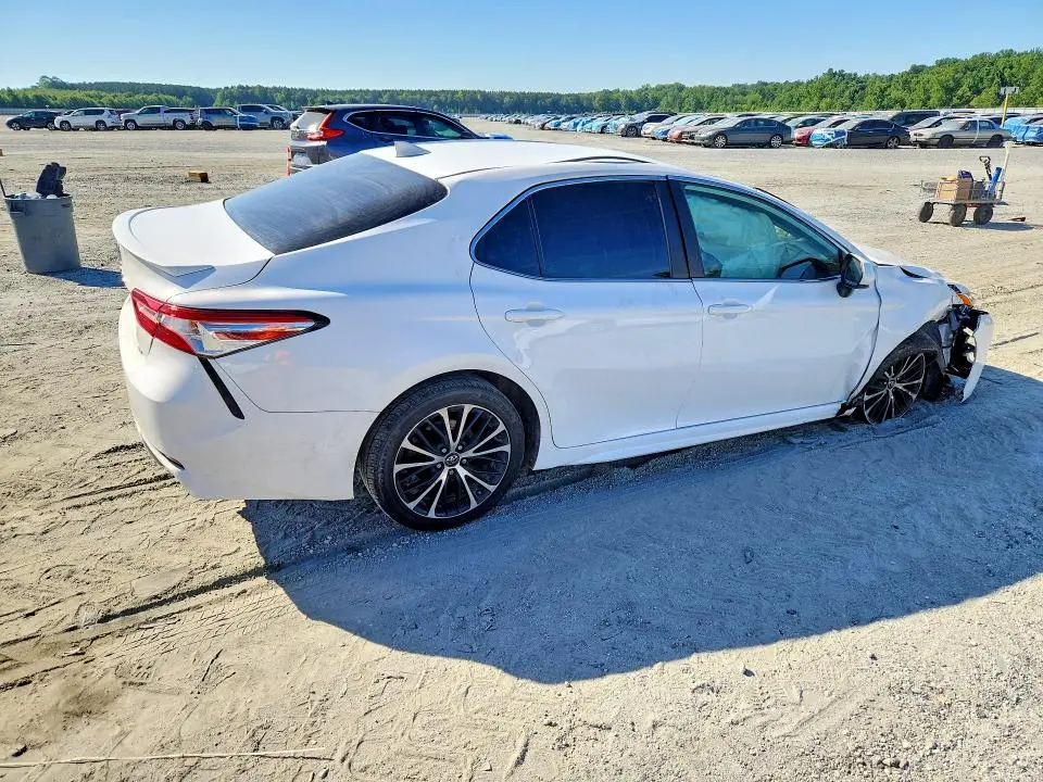 2020 TOYOTA CAMRY SE  